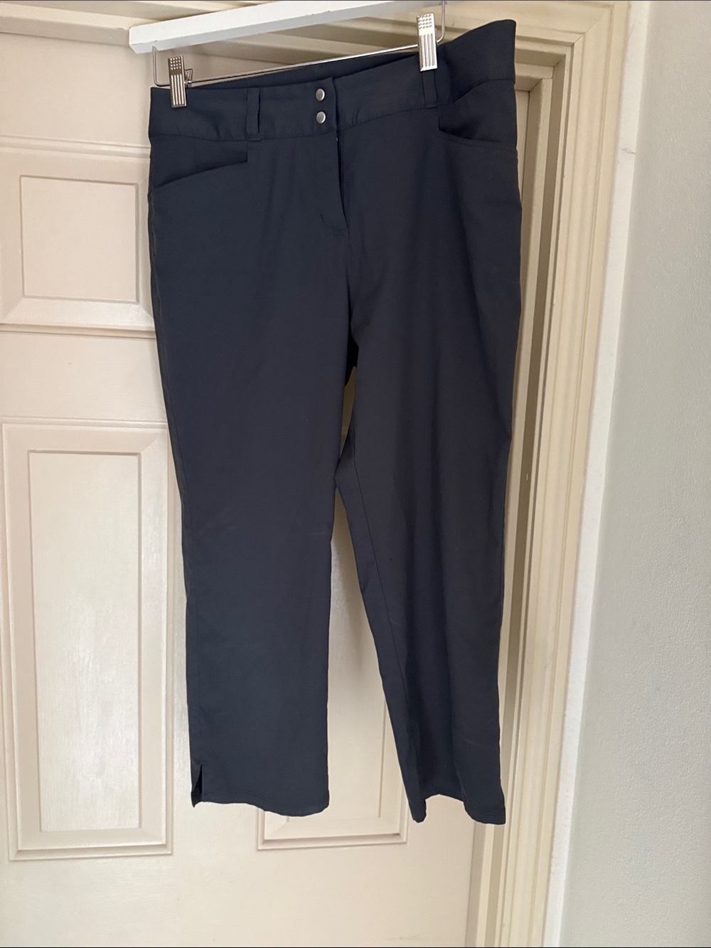 adidas women’s dark grey Performance Straight-Leg Capri Pants size 6